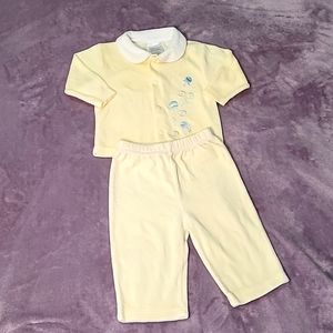 Gender Neutral Mini Clasix 2 Piece Baby Outfit Pale Yellow Sz 6-9 Months Velvet